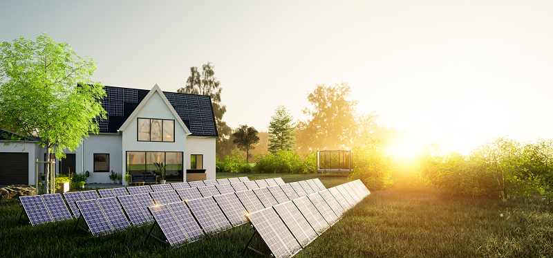Photovoltaik Förderung. Garten-PV mit Einfamilienhaus