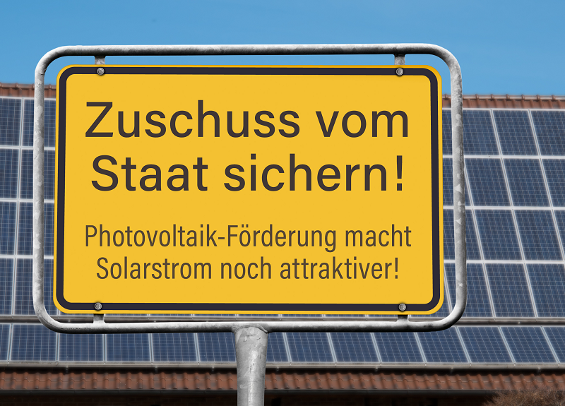 Schild staatliche Förderung von Photovoltaik